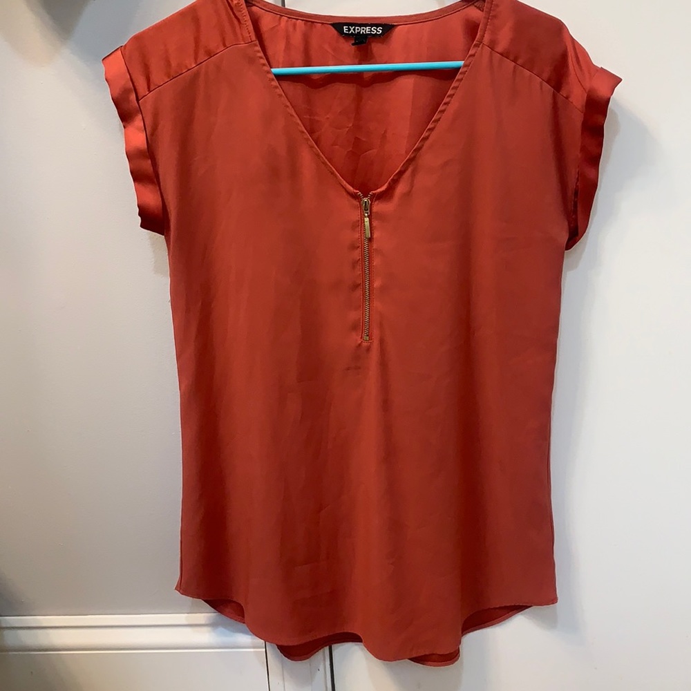 Express shirt with gold zipper